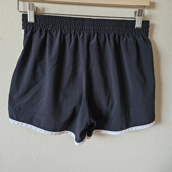 Brooks Women's Black and Green Running Shorts M - Picture 5 of 8